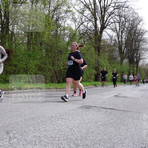 12.04.2026 - 45. Internationalen Wilhelmsburger Insellauf Yannick Fuchs http://msf.ph/oto/9497461 12.04.2026 13:09:41 Laufen 5209, 212, 720 meine-sportfotos.de