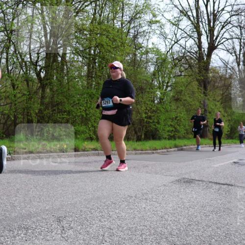 12.04.2026 - 45. Internationalen Wilhelmsburger Insellauf Yannick Fuchs http://msf.ph/oto/9497476 12.04.2026 13:09:43 Laufen 3720, 5297 meine-sportfotos.de