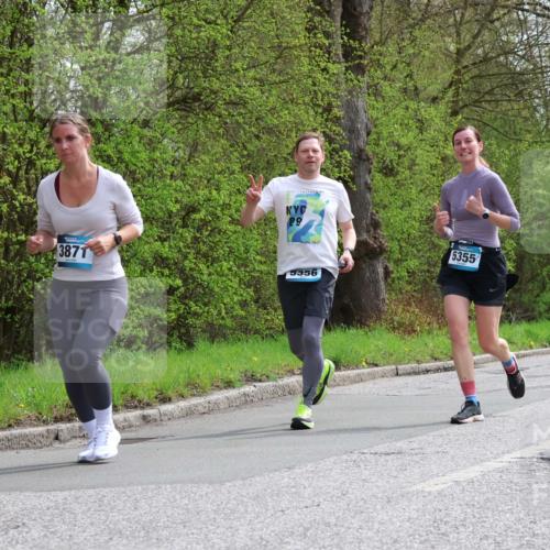 12.04.2026 - 45. Internationalen Wilhelmsburger Insellauf Yannick Fuchs http://msf.ph/oto/9497514 12.04.2026 13:09:47 Laufen 3871, 89, 5356, 5355, 5304 meine-sportfotos.de