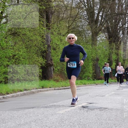 12.04.2026 - 45. Internationalen Wilhelmsburger Insellauf Yannick Fuchs http://msf.ph/oto/9497580 12.04.2026 13:09:54 Laufen 4751, 4018, 40, 3267, 4365 meine-sportfotos.de