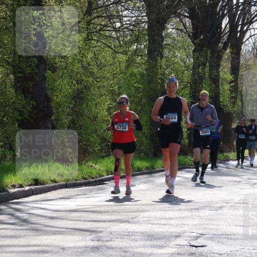 12.04.2026 - 45. Internationalen Wilhelmsburger Insellauf Yannick Fuchs http://msf.ph/oto/9497657 12.04.2026 10:55:24 Laufen 3732, 4624, 3885, 2699, 169, 3005 meine-sportfotos.de