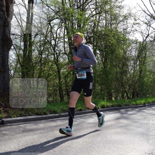 12.04.2026 - 45. Internationalen Wilhelmsburger Insellauf Yannick Fuchs http://msf.ph/oto/9497729 12.04.2026 10:55:30 Laufen 3885 meine-sportfotos.de