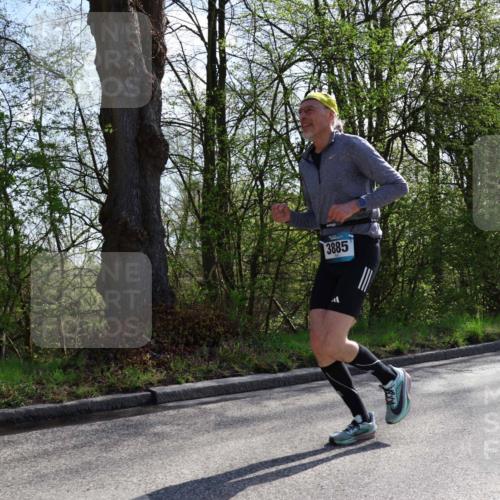 12.04.2026 - 45. Internationalen Wilhelmsburger Insellauf Yannick Fuchs http://msf.ph/oto/9497730 12.04.2026 10:55:30 Laufen 3885 meine-sportfotos.de