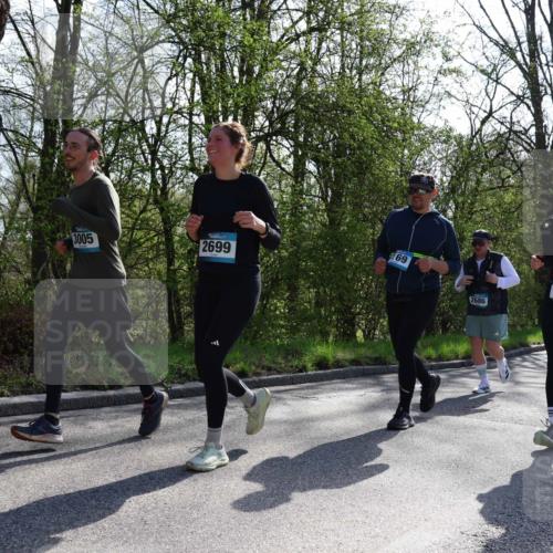 12.04.2026 - 45. Internationalen Wilhelmsburger Insellauf Yannick Fuchs http://msf.ph/oto/9497779 12.04.2026 10:55:37 Laufen 3005, 2699, 169, 2686, 3295 meine-sportfotos.de