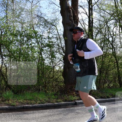 12.04.2026 - 45. Internationalen Wilhelmsburger Insellauf Yannick Fuchs http://msf.ph/oto/9497800 12.04.2026 10:55:40 Laufen 586 meine-sportfotos.de