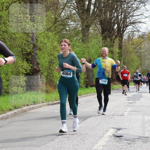 12.04.2026 - 45. Internationalen Wilhelmsburger Insellauf Yannick Fuchs http://msf.ph/oto/9498047 12.04.2026 13:11:13 Laufen 2991, 4064, 2258, 3936 meine-sportfotos.de