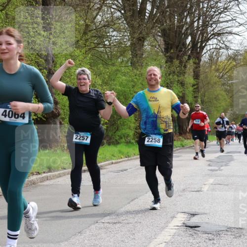 12.04.2026 - 45. Internationalen Wilhelmsburger Insellauf Yannick Fuchs http://msf.ph/oto/9498057 12.04.2026 13:11:14 Laufen 4064, 2257, 2258, 3936 meine-sportfotos.de