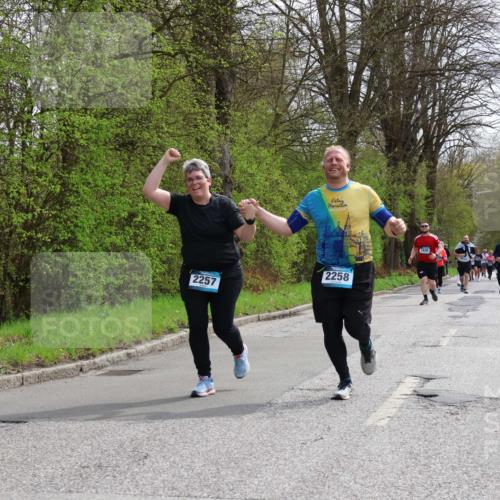 12.04.2026 - 45. Internationalen Wilhelmsburger Insellauf Yannick Fuchs http://msf.ph/oto/9498067 12.04.2026 13:11:15 Laufen 4064, 2257, 2258 meine-sportfotos.de
