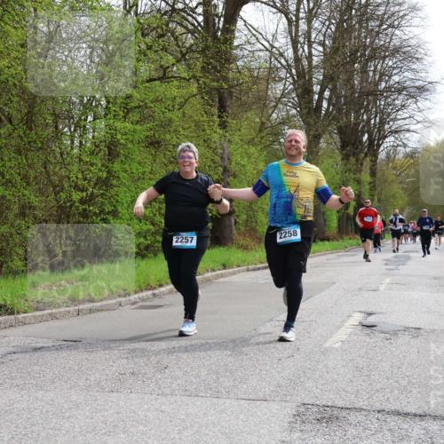 12.04.2026 - 45. Internationalen Wilhelmsburger Insellauf Yannick Fuchs http://msf.ph/oto/9498071 12.04.2026 13:11:15 Laufen 2257, 2258 meine-sportfotos.de