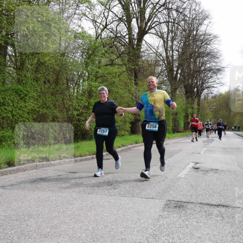 12.04.2026 - 45. Internationalen Wilhelmsburger Insellauf Yannick Fuchs http://msf.ph/oto/9498075 12.04.2026 13:11:16 Laufen 2257, 2258 meine-sportfotos.de