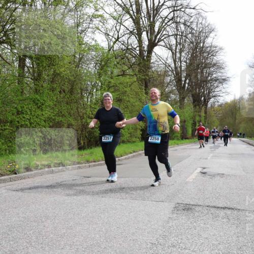 12.04.2026 - 45. Internationalen Wilhelmsburger Insellauf Yannick Fuchs http://msf.ph/oto/9498076 12.04.2026 13:11:16 Laufen 2257, 2258 meine-sportfotos.de