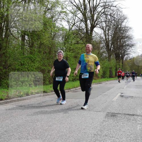 12.04.2026 - 45. Internationalen Wilhelmsburger Insellauf Yannick Fuchs http://msf.ph/oto/9498081 12.04.2026 13:11:16 Laufen 2257, 2258 meine-sportfotos.de
