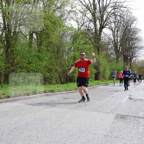 12.04.2026 - 45. Internationalen Wilhelmsburger Insellauf Yannick Fuchs http://msf.ph/oto/9498115 12.04.2026 13:11:22 Laufen 3936 meine-sportfotos.de