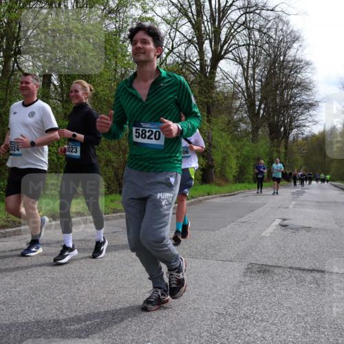 12.04.2026 - 45. Internationalen Wilhelmsburger Insellauf Yannick Fuchs http://msf.ph/oto/9498361 12.04.2026 13:11:45 Laufen 3024, 3023, 5820, 06 meine-sportfotos.de