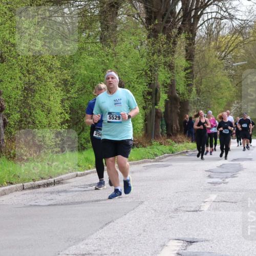 12.04.2026 - 45. Internationalen Wilhelmsburger Insellauf Yannick Fuchs http://msf.ph/oto/9498384 12.04.2026 13:11:47 Laufen 250, 30, 00, 5529 meine-sportfotos.de