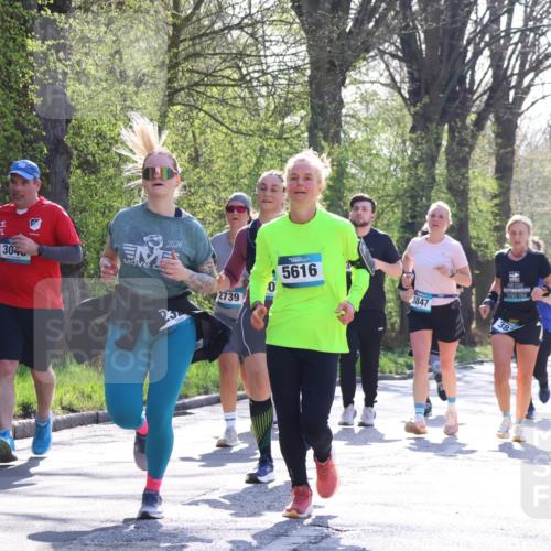 12.04.2026 - 45. Internationalen Wilhelmsburger Insellauf Yannick Fuchs http://msf.ph/oto/9498660 12.04.2026 10:58:51 Laufen 2489, 304, 2024, 2739, 5616, 3847, 45, 2023, 38, 3833 meine-sportfotos.de