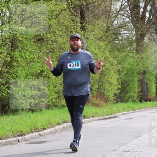 12.04.2026 - 45. Internationalen Wilhelmsburger Insellauf Yannick Fuchs http://msf.ph/oto/9498664 12.04.2026 13:12:28 Laufen 4316, 4124 meine-sportfotos.de