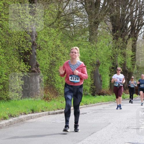 12.04.2026 - 45. Internationalen Wilhelmsburger Insellauf Yannick Fuchs http://msf.ph/oto/9498703 12.04.2026 13:12:34 Laufen 4124, 215, 5002, 4774, 3038 meine-sportfotos.de