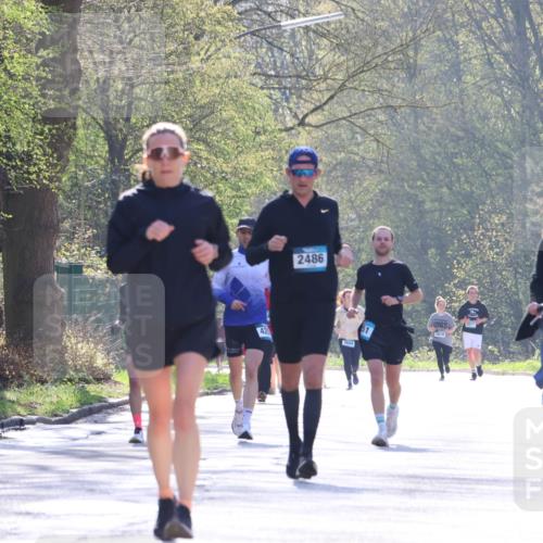 12.04.2026 - 45. Internationalen Wilhelmsburger Insellauf Yannick Fuchs http://msf.ph/oto/9498754 12.04.2026 10:59:09 Laufen 2435, 2486, 425, 51, 1965, 2816 meine-sportfotos.de
