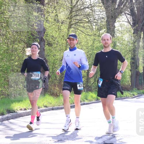 12.04.2026 - 45. Internationalen Wilhelmsburger Insellauf Yannick Fuchs http://msf.ph/oto/9498839 12.04.2026 10:59:21 Laufen 3758, 425, 4548 meine-sportfotos.de