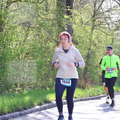12.04.2026 - 45. Internationalen Wilhelmsburger Insellauf Yannick Fuchs http://msf.ph/oto/9498966 12.04.2026 10:59:40 Laufen 3844, 2916, 1965, 2816 meine-sportfotos.de