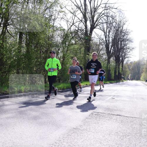 12.04.2026 - 45. Internationalen Wilhelmsburger Insellauf Yannick Fuchs http://msf.ph/oto/9499001 12.04.2026 10:59:43 Laufen 1965, 2816, 2817 meine-sportfotos.de
