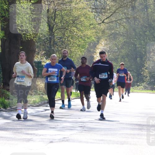 12.04.2026 - 45. Internationalen Wilhelmsburger Insellauf Yannick Fuchs http://msf.ph/oto/9499042 12.04.2026 11:00:08 Laufen 282, 3718, 2137, 3607, 575 meine-sportfotos.de