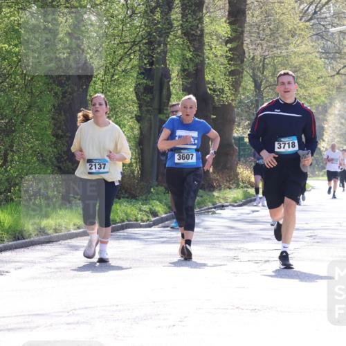 12.04.2026 - 45. Internationalen Wilhelmsburger Insellauf Yannick Fuchs http://msf.ph/oto/9499060 12.04.2026 11:00:14 Laufen 3718, 3607, 282, 2137 meine-sportfotos.de