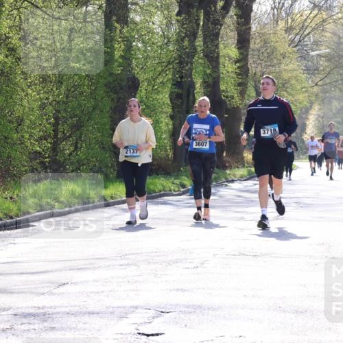 12.04.2026 - 45. Internationalen Wilhelmsburger Insellauf Yannick Fuchs http://msf.ph/oto/9499064 12.04.2026 11:00:15 Laufen 2137, 3718, 3607 meine-sportfotos.de