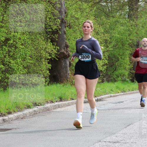 12.04.2026 - 45. Internationalen Wilhelmsburger Insellauf Yannick Fuchs http://msf.ph/oto/9499071 12.04.2026 13:13:26 Laufen 3800, 10, 4900, 442 meine-sportfotos.de