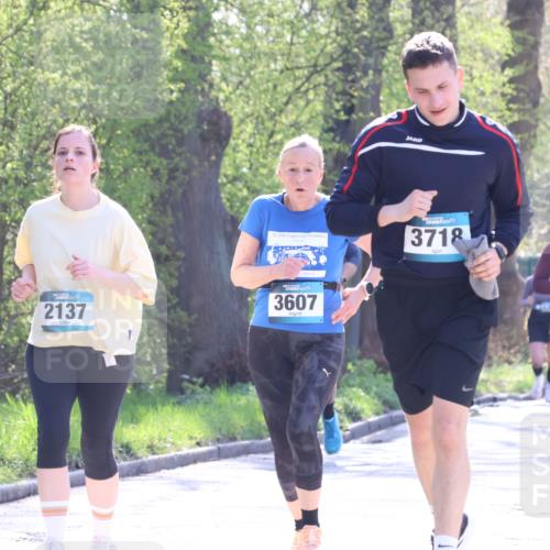 12.04.2026 - 45. Internationalen Wilhelmsburger Insellauf Yannick Fuchs http://msf.ph/oto/9499074 12.04.2026 11:00:16 Laufen 2137, 26, 3718, 3607, 5756 meine-sportfotos.de