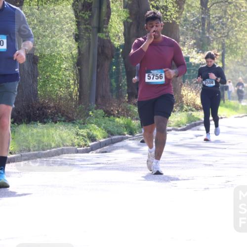 12.04.2026 - 45. Internationalen Wilhelmsburger Insellauf Yannick Fuchs http://msf.ph/oto/9499095 12.04.2026 11:00:19 Laufen 2410, 5756, 3508, 2823 meine-sportfotos.de