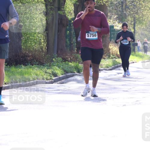 12.04.2026 - 45. Internationalen Wilhelmsburger Insellauf Yannick Fuchs http://msf.ph/oto/9499097 12.04.2026 11:00:20 Laufen 2410, 5756, 3508, 2823 meine-sportfotos.de