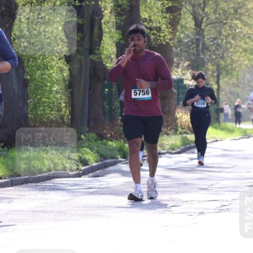 12.04.2026 - 45. Internationalen Wilhelmsburger Insellauf Yannick Fuchs http://msf.ph/oto/9499100 12.04.2026 11:00:20 Laufen 2410, 5756, 3508, 2295, 2823 meine-sportfotos.de