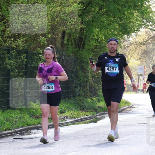 12.04.2026 - 45. Internationalen Wilhelmsburger Insellauf Yannick Fuchs http://msf.ph/oto/9499246 12.04.2026 11:05:20 Laufen 4258, 10, 4257, 2492, 2466 meine-sportfotos.de