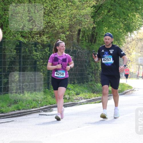 12.04.2026 - 45. Internationalen Wilhelmsburger Insellauf Yannick Fuchs http://msf.ph/oto/9499250 12.04.2026 11:05:21 Laufen 4258, 10, 4257, 2492, 2466 meine-sportfotos.de