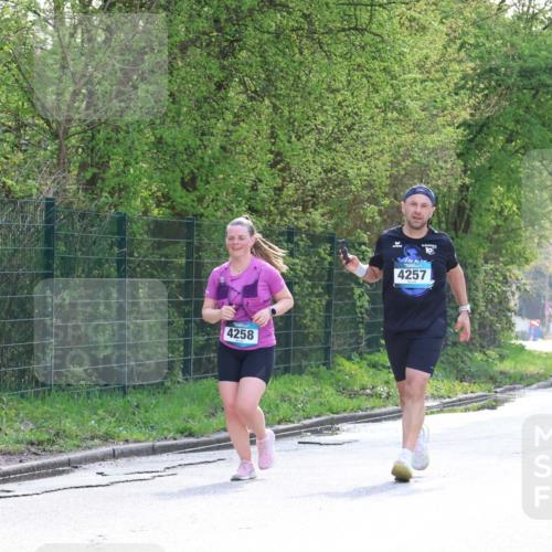 12.04.2026 - 45. Internationalen Wilhelmsburger Insellauf Yannick Fuchs http://msf.ph/oto/9499264 12.04.2026 11:05:22 Laufen 4258, 4257, 2492, 2466 meine-sportfotos.de