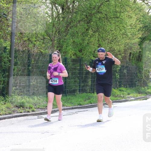 12.04.2026 - 45. Internationalen Wilhelmsburger Insellauf Yannick Fuchs http://msf.ph/oto/9499277 12.04.2026 11:05:23 Laufen 4258, 4257, 2492, 2466 meine-sportfotos.de