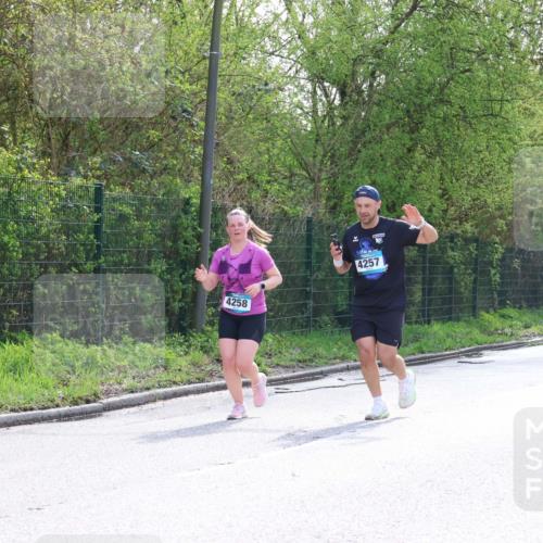 12.04.2026 - 45. Internationalen Wilhelmsburger Insellauf Yannick Fuchs http://msf.ph/oto/9499287 12.04.2026 11:05:24 Laufen 4258, 4257 meine-sportfotos.de