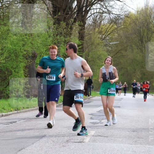12.04.2026 - 45. Internationalen Wilhelmsburger Insellauf Yannick Fuchs http://msf.ph/oto/9499326 12.04.2026 13:14:06 Laufen 5861, 2616, 2509, 2483 meine-sportfotos.de