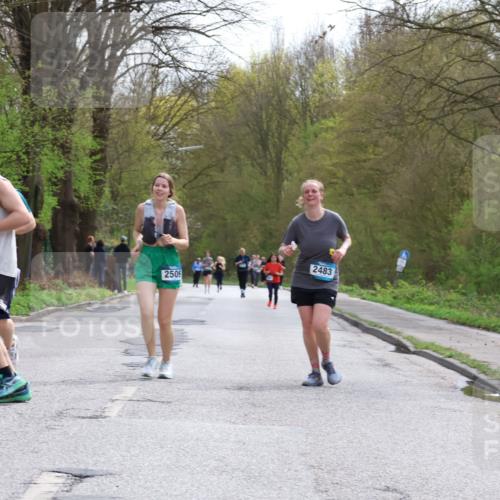 12.04.2026 - 45. Internationalen Wilhelmsburger Insellauf Yannick Fuchs http://msf.ph/oto/9499332 12.04.2026 13:14:06 Laufen 2616, 2509, 2483 meine-sportfotos.de