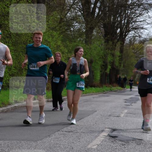 12.04.2026 - 45. Internationalen Wilhelmsburger Insellauf Yannick Fuchs http://msf.ph/oto/9499366 12.04.2026 13:14:09 Laufen 2616, 5861, 2003, 2509, 2483 meine-sportfotos.de