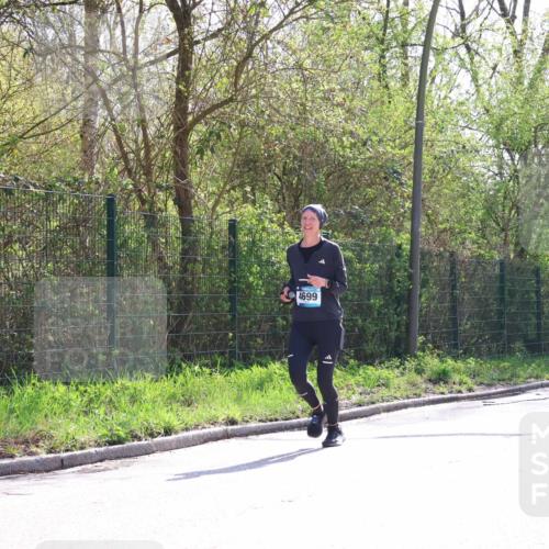 12.04.2026 - 45. Internationalen Wilhelmsburger Insellauf Yannick Fuchs http://msf.ph/oto/9499451 12.04.2026 11:06:07 Laufen 4699 meine-sportfotos.de