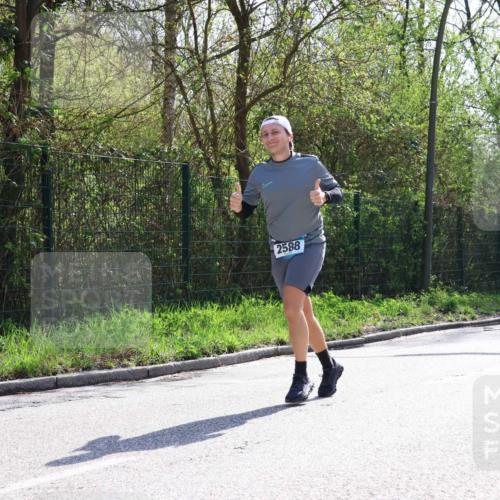 12.04.2026 - 45. Internationalen Wilhelmsburger Insellauf Yannick Fuchs http://msf.ph/oto/9499559 12.04.2026 11:06:52 Laufen 2588 meine-sportfotos.de