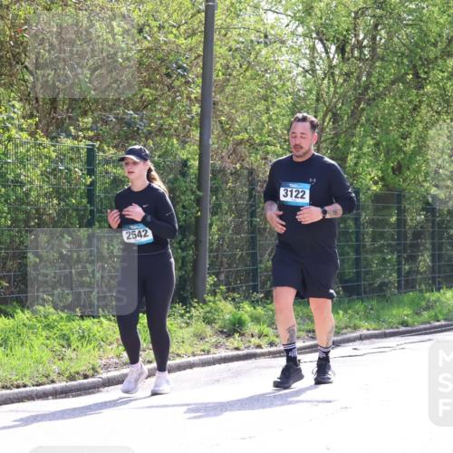 12.04.2026 - 45. Internationalen Wilhelmsburger Insellauf Yannick Fuchs http://msf.ph/oto/9499729 12.04.2026 11:07:48 Laufen 2542, 3122 meine-sportfotos.de