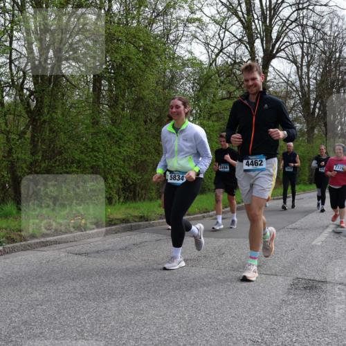 12.04.2026 - 45. Internationalen Wilhelmsburger Insellauf Yannick Fuchs http://msf.ph/oto/9499918 12.04.2026 13:16:04 Laufen 4462, 2494, 2339, 5815, 445, 5834 meine-sportfotos.de