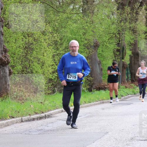 12.04.2026 - 45. Internationalen Wilhelmsburger Insellauf Yannick Fuchs http://msf.ph/oto/9500043 12.04.2026 13:16:22 Laufen 5715, 2587, 2909 meine-sportfotos.de
