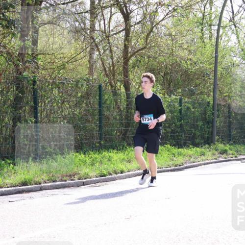 12.04.2026 - 45. Internationalen Wilhelmsburger Insellauf Yannick Fuchs http://msf.ph/oto/9500051 12.04.2026 11:09:26 Laufen 5734, 3719 meine-sportfotos.de