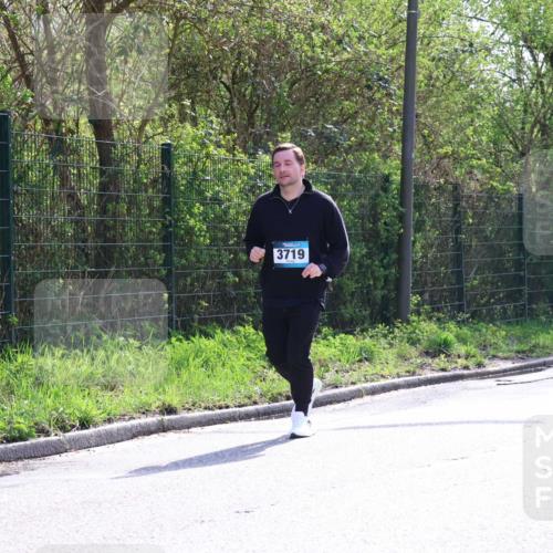 12.04.2026 - 45. Internationalen Wilhelmsburger Insellauf Yannick Fuchs http://msf.ph/oto/9500066 12.04.2026 11:09:28 Laufen 3719 meine-sportfotos.de