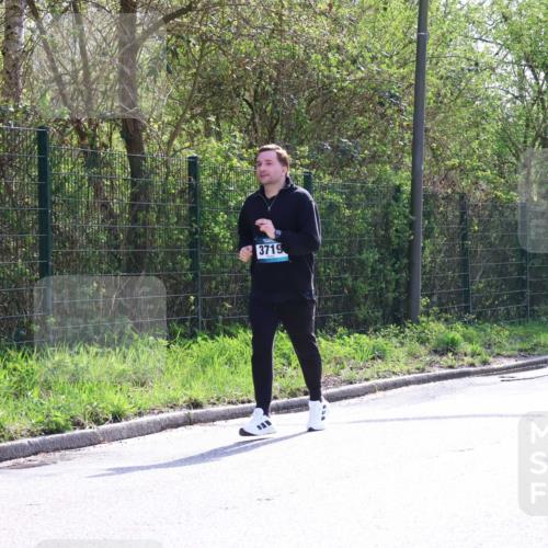 12.04.2026 - 45. Internationalen Wilhelmsburger Insellauf Yannick Fuchs http://msf.ph/oto/9500069 12.04.2026 11:09:28 Laufen 3719 meine-sportfotos.de